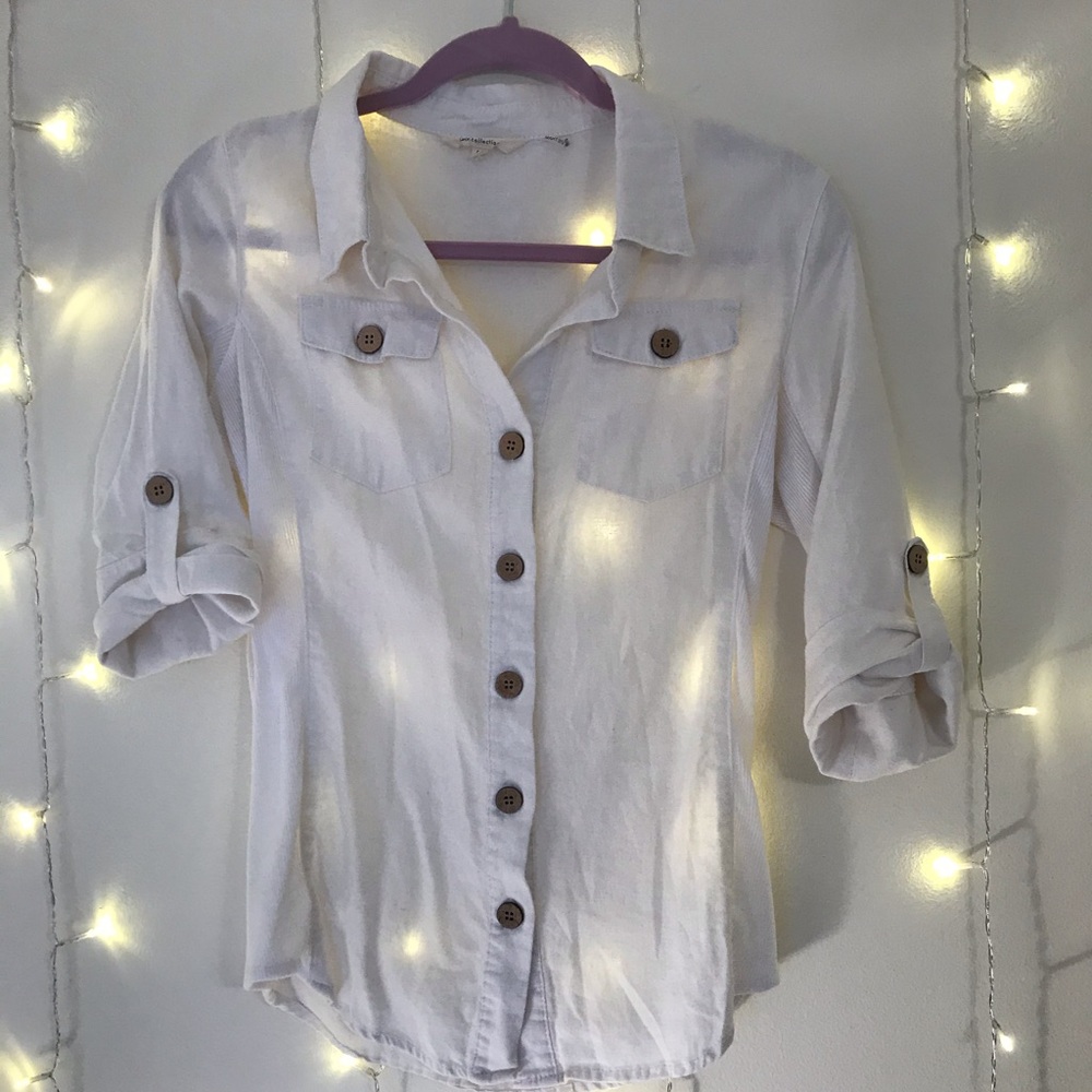 Adorable white button up shirt size M